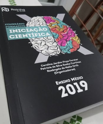 O livro foi organizado por três professoras da escola e finalizado pela Boaventura Editora.